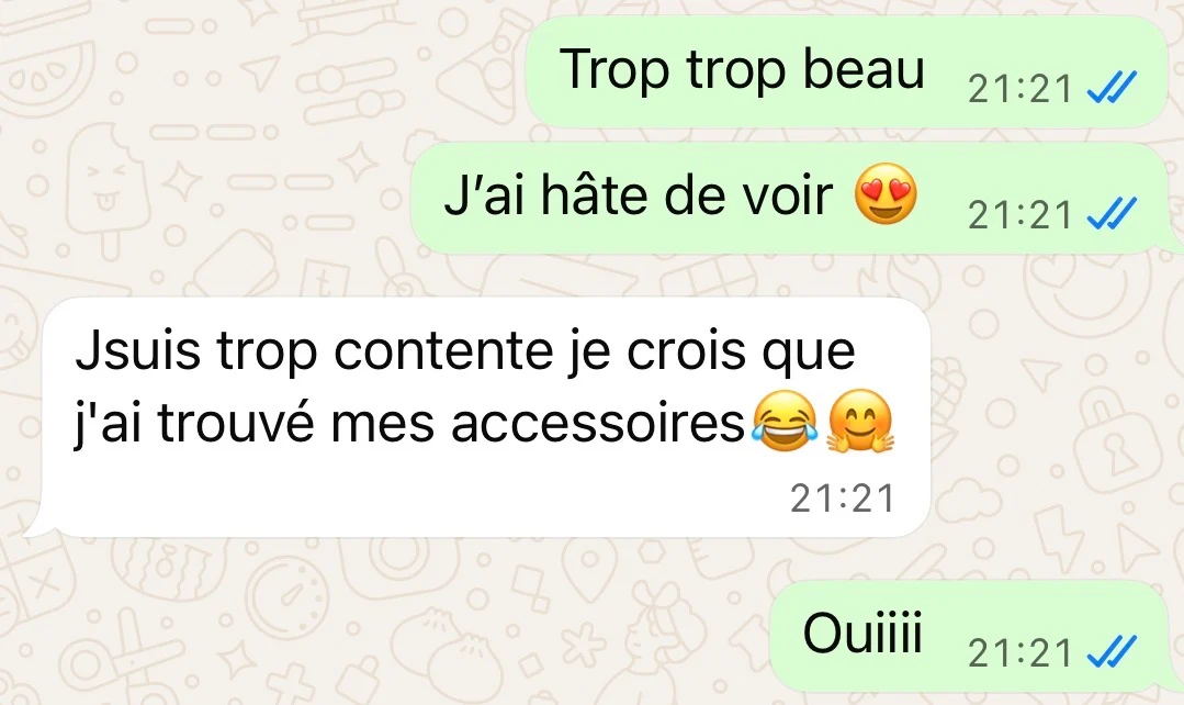 Conversation de coaching privé : une cliente écrit qu’elle est trop contente et qu’elle croit avoir trouvé ses accessoires