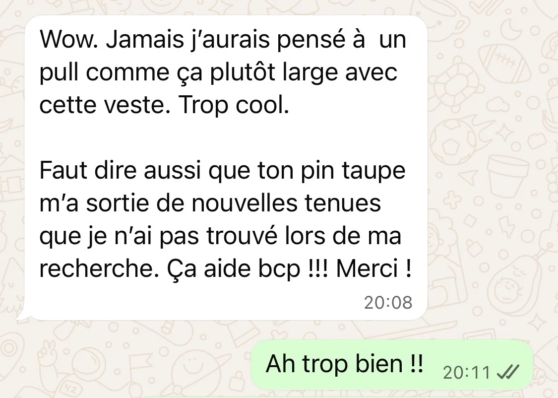 Conversation de coaching privé : une cliente écrit qu’elle n’aurait jamais pensé à un pull large avec cette veste, et que son pin taupe lui a fait trouver de nouvelles tenues