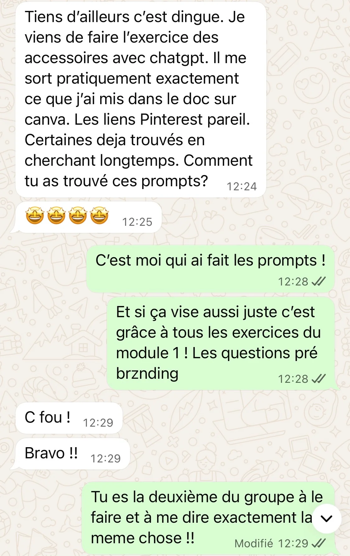 Conversation de coaching privé : une cliente s’étonne que l’exercice des accessoires, refait avec un outil d’IA, retombe sur ce qu’elle avait noté dans son document Canva ; Lisa répond que c’est grâce aux exercices du module 1